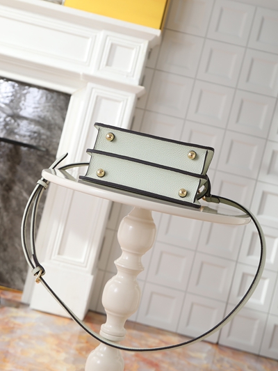 フェンディバッグ素材ディテール